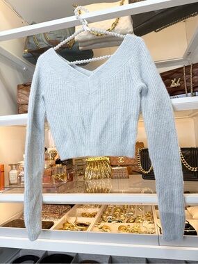 American Eagle Light Blue V-Neck Ribbed Women’s Cropped Sweater